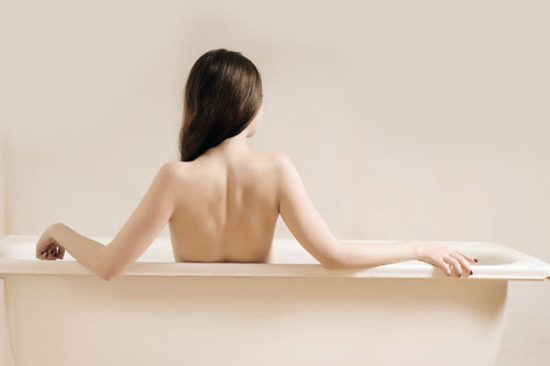 Tránh tắm bồn. Trong giai đoạn này không nên tắm bồn, tránh để nước bẩn xâm nhập vào âm đạo gây viêm nhiễm.