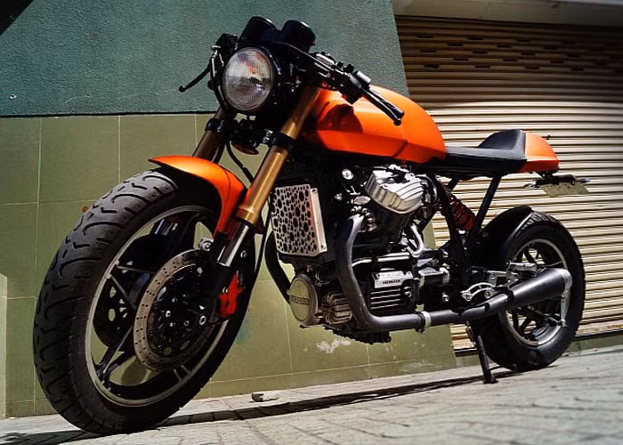 Chiếc Honda CX độ kiểu cafe racer tại TP HCM từng trở thành đề tài nóng trên nhiều chuyên trang ôtô xe máy nước ngoài.