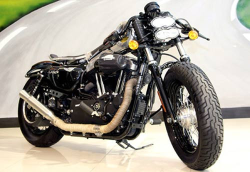 Harley Davidson 48 được độ lại tại Sài Gòn.