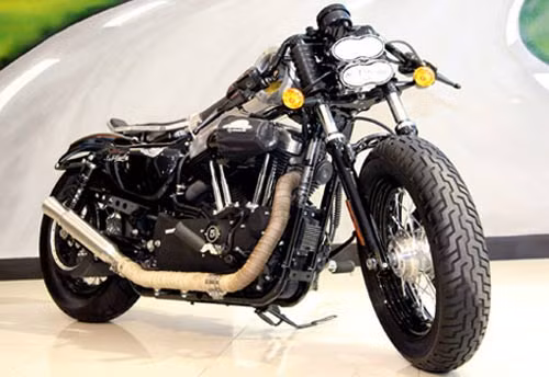 Harley Davidson 48 được độ lại tại Sài Gòn.