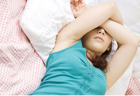 Nguyên nhân do tuổi: Tuổi phụ nữ càng cao, khả năng sinh sản càng giảm và tỷ lệ sẩy thai càng tăng.