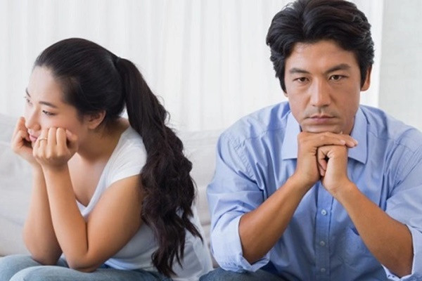 Chong kho xu khi tu choi khong cho ban gai cu vay tien