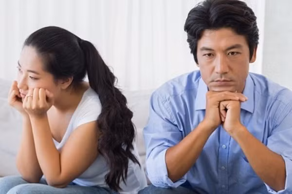 Chong kho xu khi tu choi khong cho ban gai cu vay tien