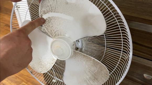 Tai sao canh quat lai bam nhieu bui du chung quay lien tuc?-Hinh-2