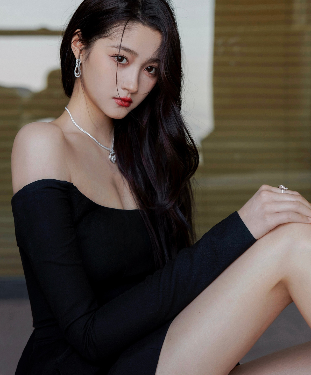 Tuy nhiên, các phim gần đây cô tham gia có chất lượng không ổn định. Trong đó, bộ phim Turandot chỉ đạt 3,1 điểm trên Douban, Tôi chính là cô nương như thế đạt 5,5/10 điểm. Nguyệt bán Alice lọt top phim dở nhất năm 2020 với điểm số 3,6 trên Douban. Ảnh: QQ, Sina.