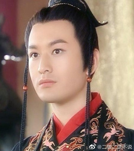 Nói về ngoại hình của "giáo chủ" Huỳnh Hiểu Minh, khán giả Trung Quốc nhận xét nam diễn viên từng dầu (từ chỉ người có hành động quá lố, tự luyến) nhưng chưa từng xấu. Thời là sinh viên Học viện Điện ảnh Bắc Kinh và chập chững vào showbiz từ năm 2 đại học, Huỳnh Hiểu Minh có vẻ ngoài thư sinh, điển trai.