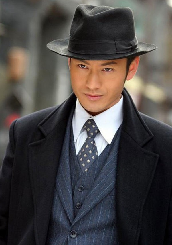 Vẻ ngoài điển trai giúp Huỳnh Hiểu Minh phù hợp với cả tạo hình cổ trang và hiện đại. Anh thể hiện đa dạng vai diễn - từ hiền lành, phong lưu, ranh mãnh đến chính trực trên màn ảnh.