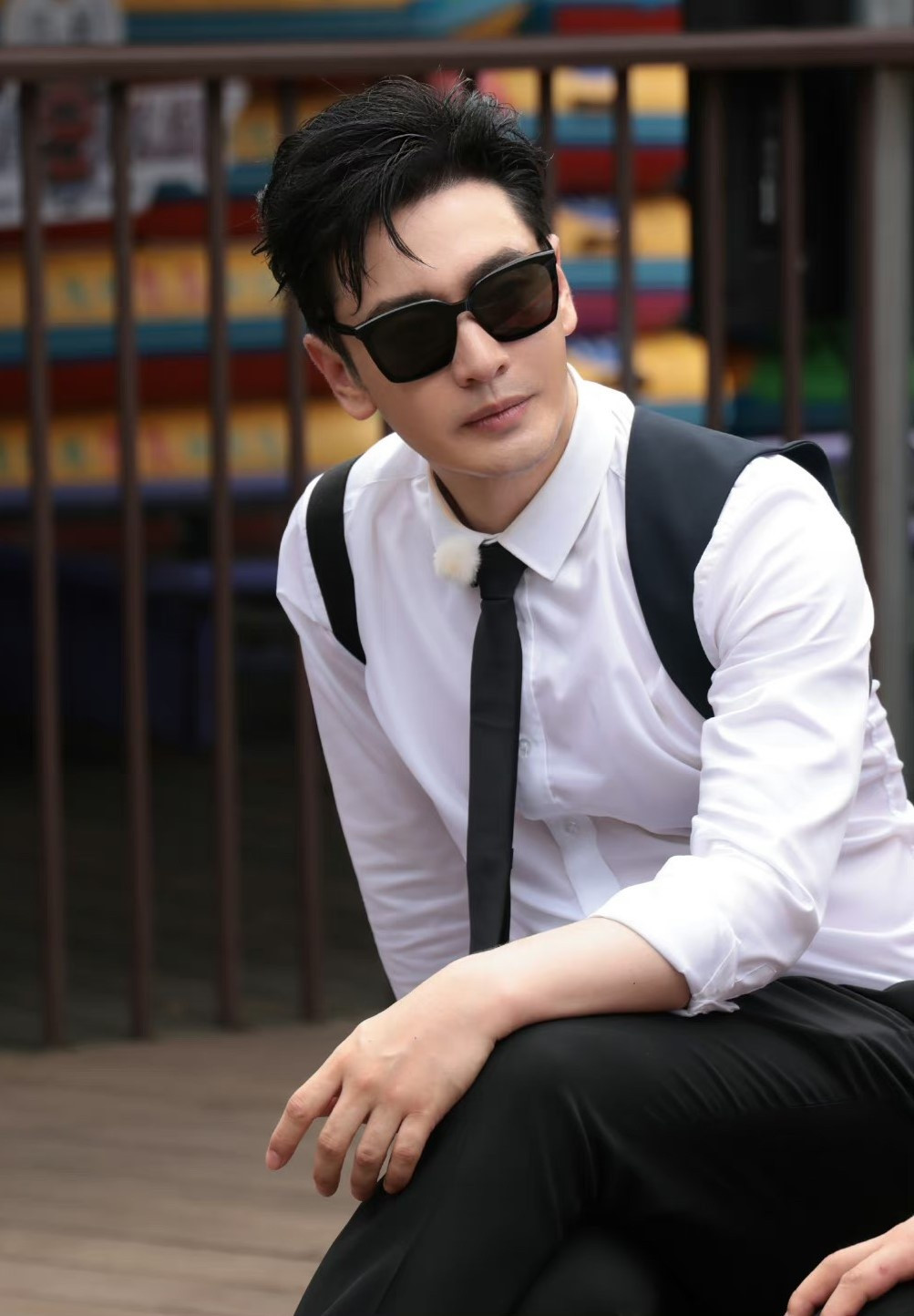 Ngoài vai trò diễn viên, Huỳnh Hiểu Minh còn là doanh nhân giỏi. Anh hiện làm chủ hoặc nắm giữ cổ phần của 44 công ty đa lĩnh vực. Sao nam ước tính sở hữu khối tài sản ròng lên đến 5 tỷ NDT (786 triệu USD).