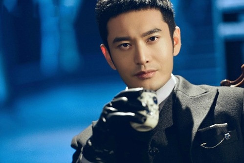 Bước sang những năm 2000, với sự lên ngôi của dòng phim ngôn tình thần tượng, Huỳnh Hiểu Minh xây dựng cho mình hình ảnh lãng tử, soái ca lịch lãm.