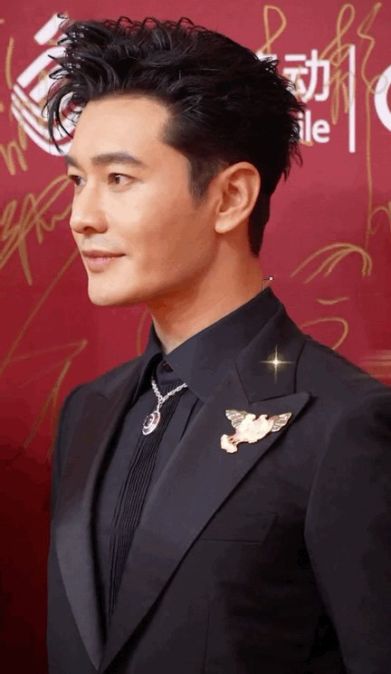 Hình ảnh của Huỳnh Hiểu Minh ở tuổi 46 hot trên mạng xã hội - Hình 3 Hinh anh cua Huynh Hieu Minh o tuoi 46 hot tren mang xa hoi-Hinh-3