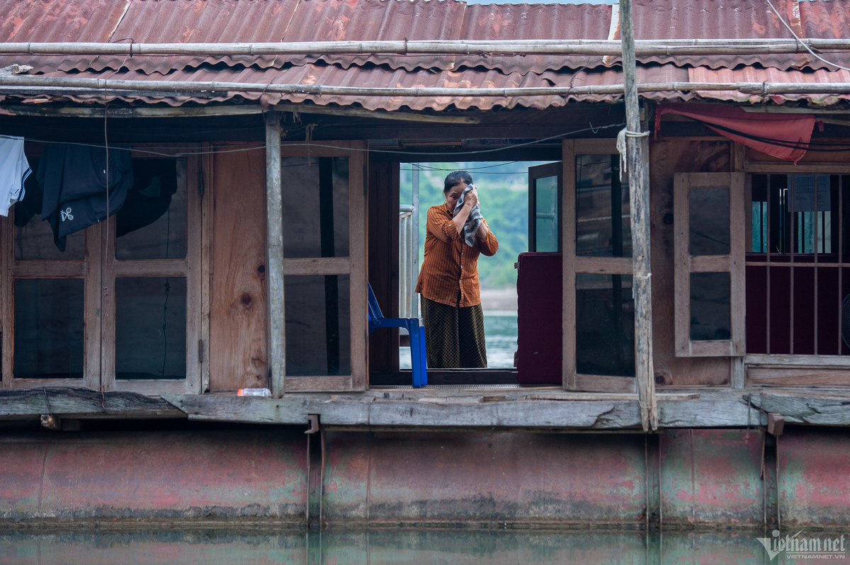 Ngoài ra, đa phần nguồn nước sinh hoạt của người dân nơi đây đều lấy trực tiếp từ dòng sông Đà.