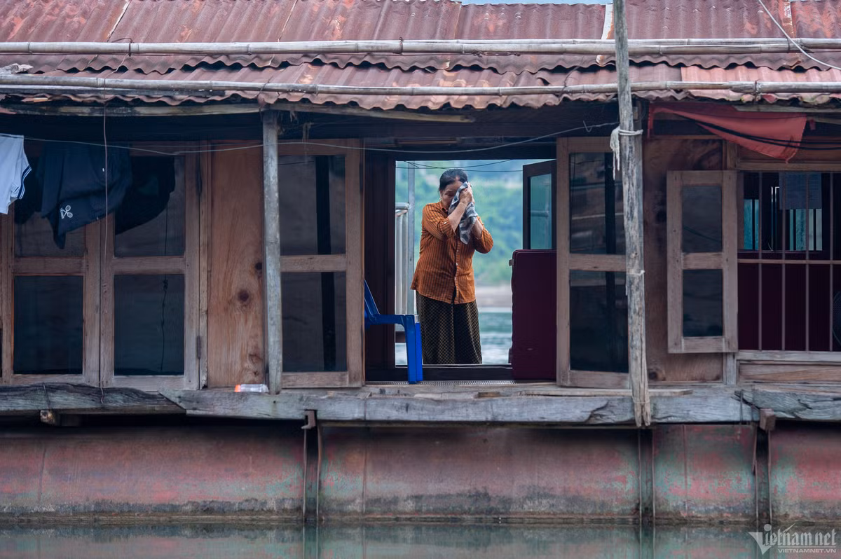 Ngoài ra, đa phần nguồn nước sinh hoạt của người dân nơi đây đều lấy trực tiếp từ dòng sông Đà.