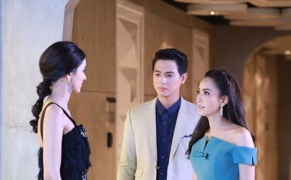 Bi bat qua tang ngoai tinh, chong con noi nong quat vo