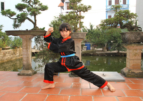 Sung sot be gai 10 tuoi co “than luc” o Ha Noi