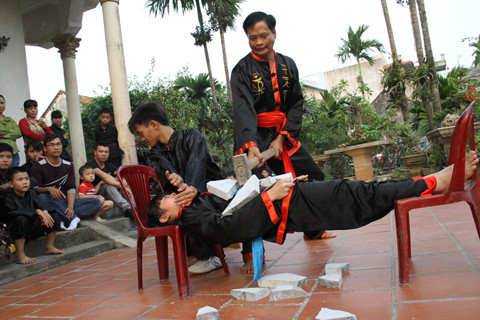 Sung sot be gai 10 tuoi co “than luc” o Ha Noi-Hinh-2