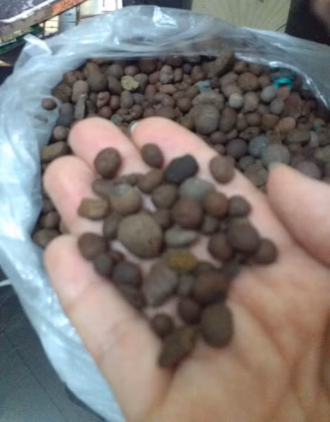 Chất mang là những màng vải được xếp trong từng ngăn lọc.