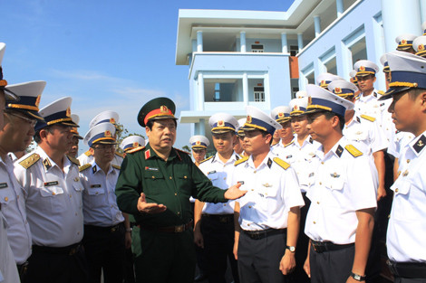 Đại tướng Phùng Quang Thanh nói chuyện với cán bộ, chiến sĩ Lữ đoàn tàu ngầm 189.