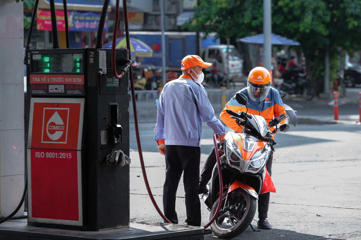 Gia xang co cham moc 30.000 dong/lit?-Hinh-2