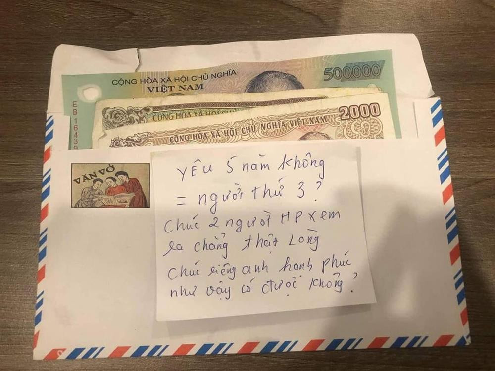 Gửi phong bì cưới kèm lời nhắn 'cực thâm', đàng trai nhìn 'mất mật' Gui phong bi cuoi kem loi nhan 'cuc tham', dang trai nhin 'mat mat'