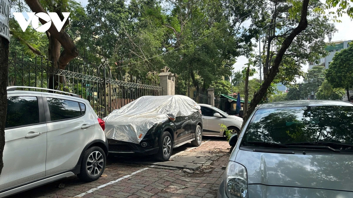 Nhiều đoạn hè gồ ghề