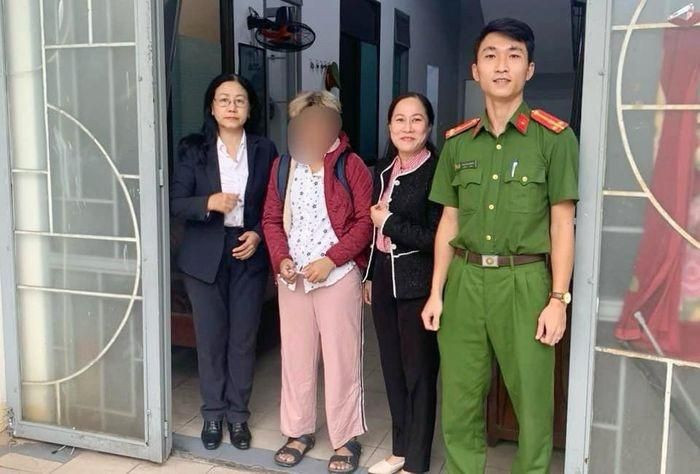 Kip thoi cuu song be gai mo coi nhay cau song Han tu tu