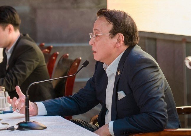 Chu tich Tan Hoang Minh bi bat, quyen loi trai chu giai quyet ra sao?