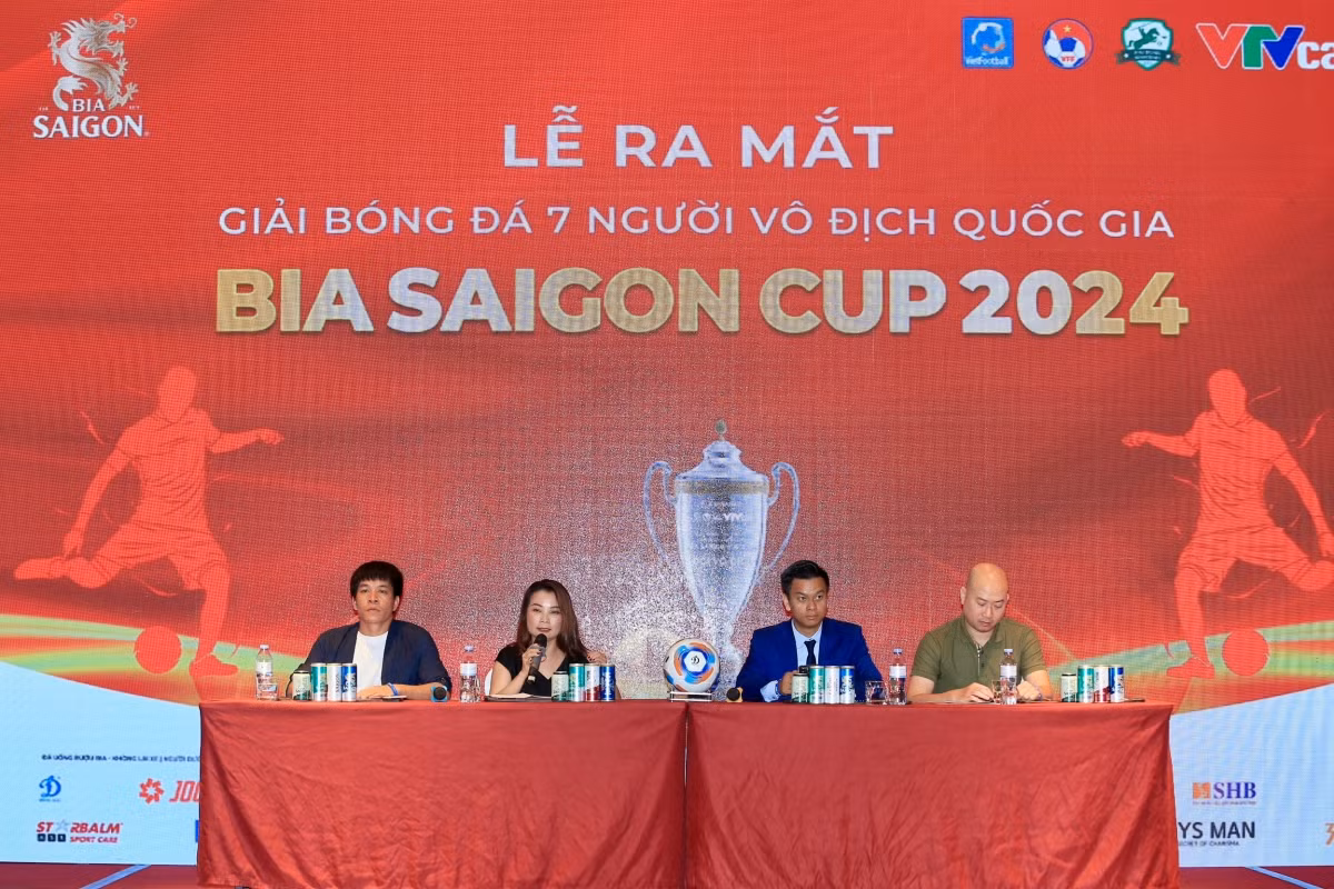 Hung Dung xuat hien tai giai bong da 7 nguoi Vo dich Quoc gia 2024