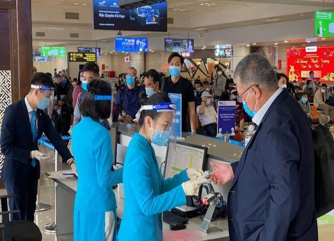 De xuat nguoi nhap canh khong can giay chung nhan tiem vaccine COVID-19