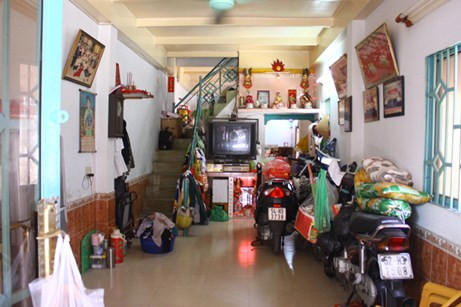 Căn trệt nhà "chị Bảy". Đây là căn nhà có tới 18 thành viên đại gia đình Mỹ Chi ở