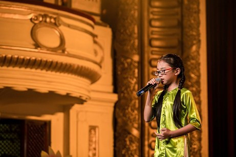 Trung thu vừa rồi Mỹ Chi có buổi chạy show ở Hà Nội. Cô bé đã phải hát tới 3 chương trình trong một buổi tối