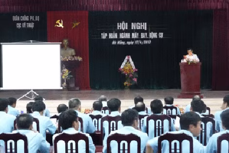 Hội nghị tập huấn ngành máy bay động cơ.