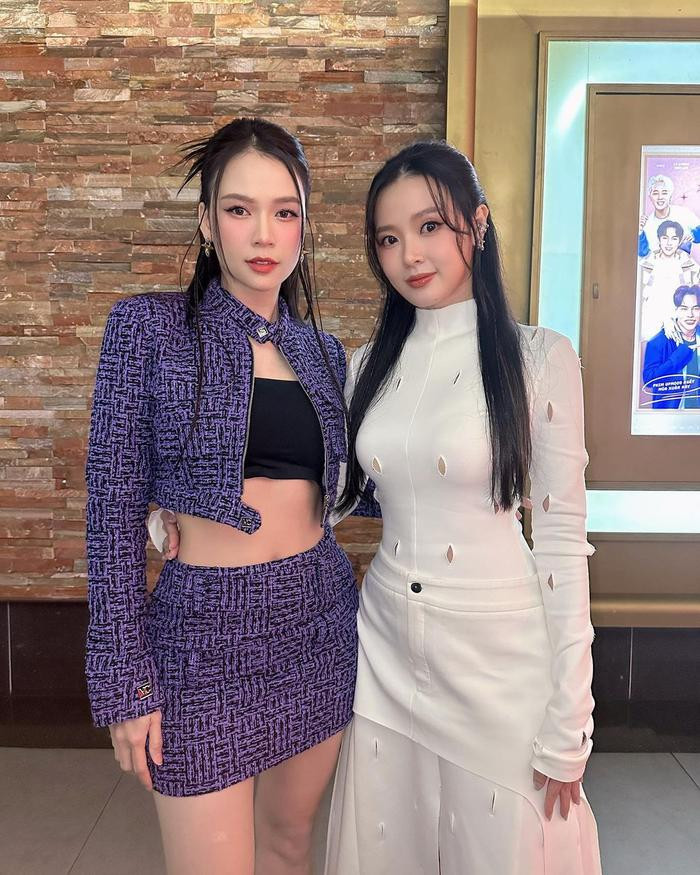 Trái ngược với phong cách thời trang ở thời điểm hiện tại, trước đây Sam cực kỳ yêu thích việc phô diễn đường cong cơ thể đầy gợi cảm