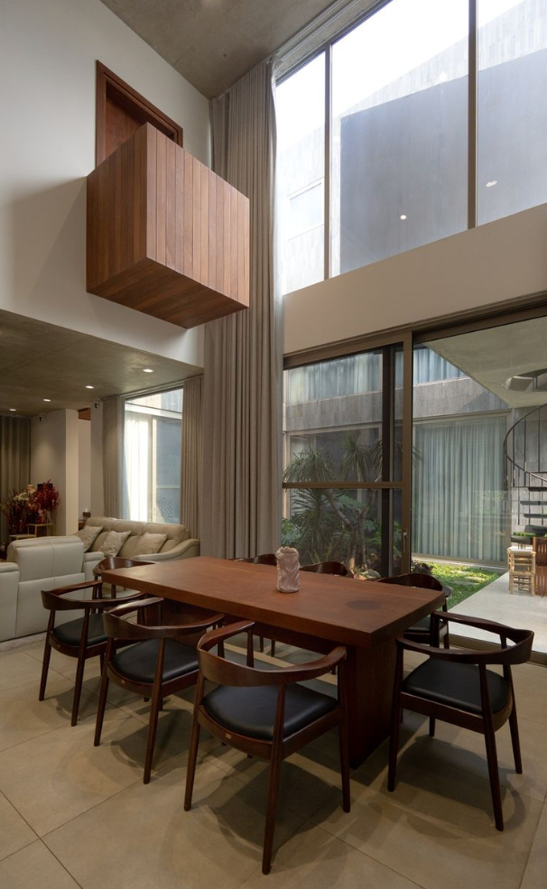 Các con đều có được phòng ngủ riêng để có sự riêng tư, nhưng phải được kết nối tốt với nhau, phòng khách và bếp rộng, liên đới với không gian mở có nhiều cây xanh, mặt nước.