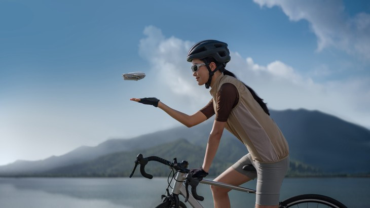 Cất cánh, hạ cánh trên bàn tay mà không cần thiết bị điều khiển phức tạp. Nguồn ảnh: DJI. Cất cánh, hạ cánh trên bàn tay mà không cần thiết bị điều khiển phức tạp. Nguồn ảnh: DJI.