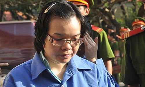 Bị cáo Huyền Như được đưa đến tòa sáng 15/12. Ảnh: HY