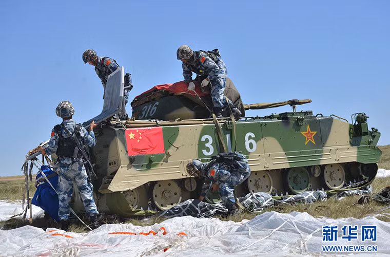 Thiết giáp ZLC-2000 sử dụng công nghệ của thiết kế xe chiến đấu đổ bộ đường không BMD-3 của Nga.