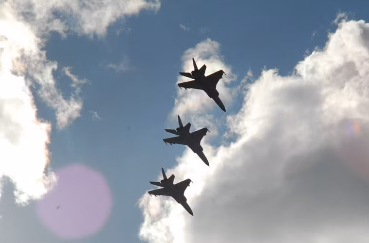 Biên đội JH-7 bay thử nghiệm.