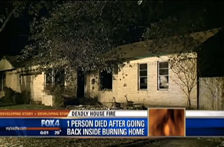 Quay lại nhà đang cháy lấy điện thoại, chết thảm. 2 người đàn ông sống tại bang Texas, Mỹ đã thiệt mạng khi cố quay lại ngôi nhà đang cháy của mình lấy điện thoại để gọi cứu hỏa, sau khi đã thoát ra khỏi ngôi nhà một cách an toàn.