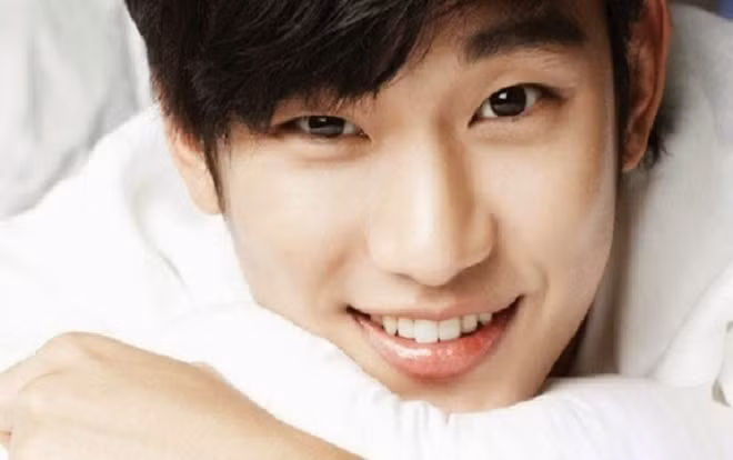 Xem bói tử vi, cánh mày râu sở hữu nét tướng này thường có vận khí tốt, chẳng cần phải tranh đấu quá nhiều mà sẽ có được những thứ thuộc về mình, cuộc sống luôn bình yên và hạnh phúc. (*)Thông tin trong bài chỉ mang tính tham khảo.