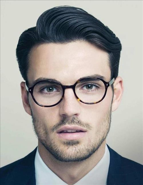 Do đó, nếu ai may mắn kết hôn với người đàn ông có những nét tướng này, cả đời sống trong nồng nàn hạnh phúc. 