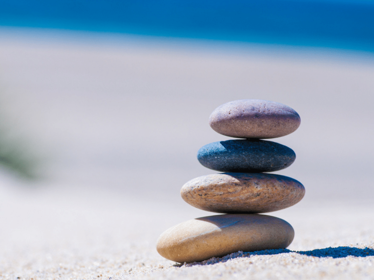 Một số người là như vậy, sở dĩ nửa đời sau họ rất giàu, là vì nửa đời đầu họ thường bị mưu hại, công danh thường bị lấy mất. Họ là nạn nhân khi còn trẻ thì bất hạnh, nhưng nửa đời sau họ được đền đáp, sẽ rất giàu có. 