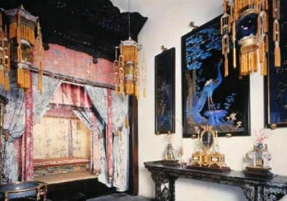 Nguoi phuong Tay nhay len giuong Tu Hi, ngu xong khac chu de lai-Hinh-4