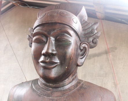 Thu lai bien thu 1 lang vang, vua Minh Mang lap tuc xu chem