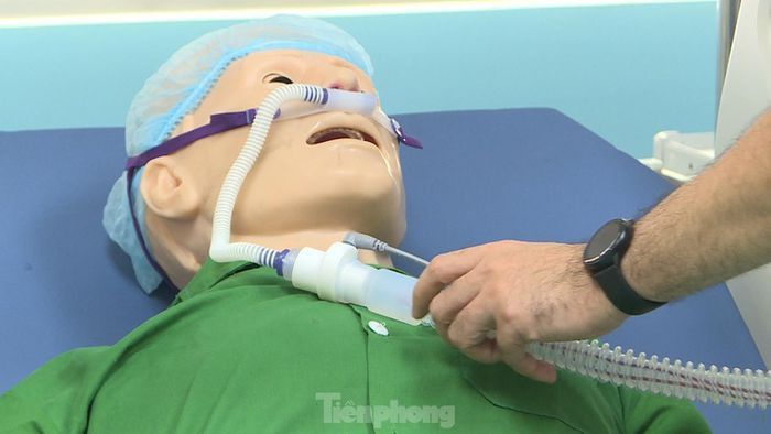 Mô hình mô phỏng các bệnh nhân được điều trị từ nguồn oxy cấp từ container.