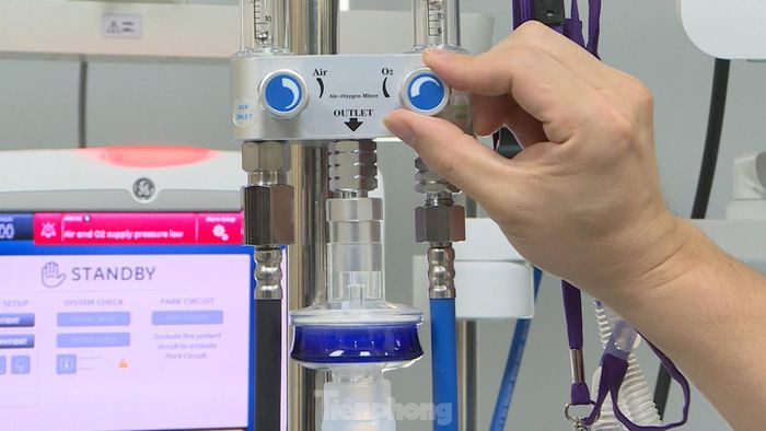 Container tạo oxy và khí nén y tế di động với công suất 18 Nm3/h, có thể triển khai nhanh chóng cho hệ thống điều trị nhiều tầng của bệnh nhân mắc COVID-19.