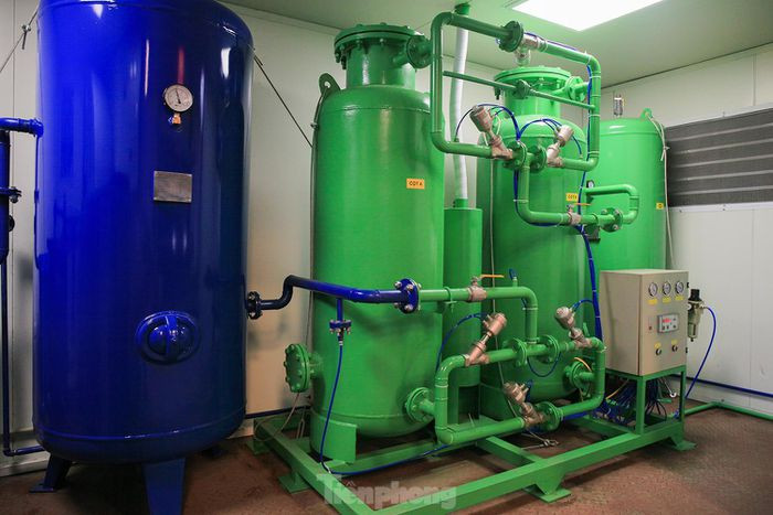 NOVAO2-Mobile System làm giàu oxy từ không khí theo công nghệ PSA (Pressure Swing Adsorption) gồm có hai cột vật liệu hấp phụ sàng phân tử.