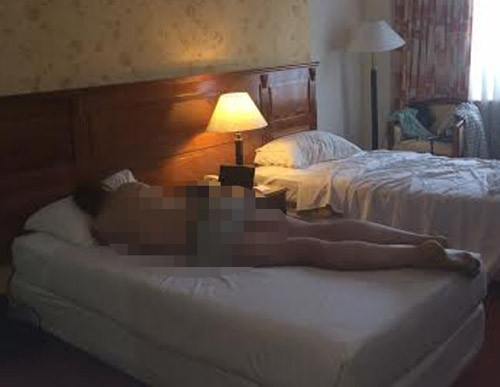 Nạn nhân được phát hiện tử vong trên giường ngủ.