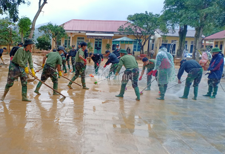 Sau 4 ngày giúp dân, các khu vực ngập bùn ở xã Hướng Việt được dọn dẹp hoàn thành.