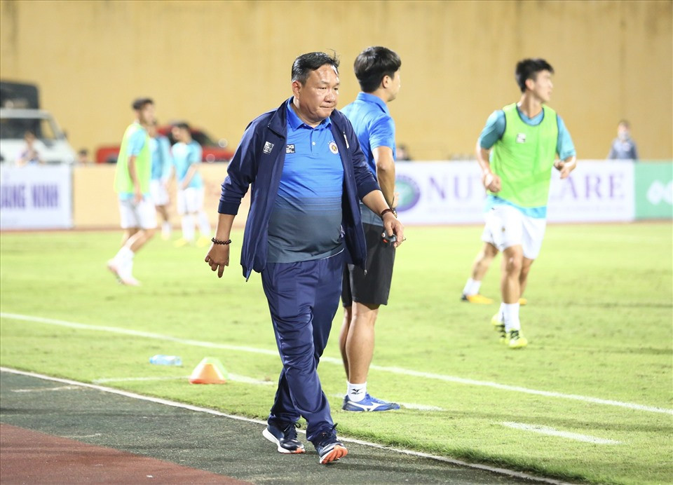 Viettel danh bai Ha Noi 1-0 ngay huan luyen vien Hoang Van Phuc cam quan