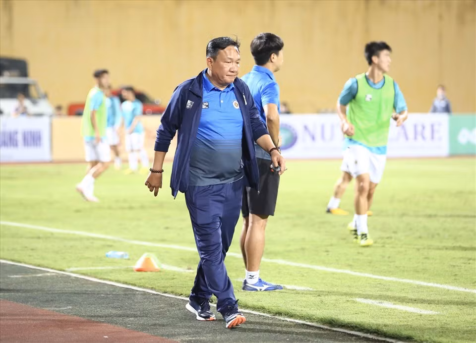 Viettel danh bai Ha Noi 1-0 ngay huan luyen vien Hoang Van Phuc cam quan